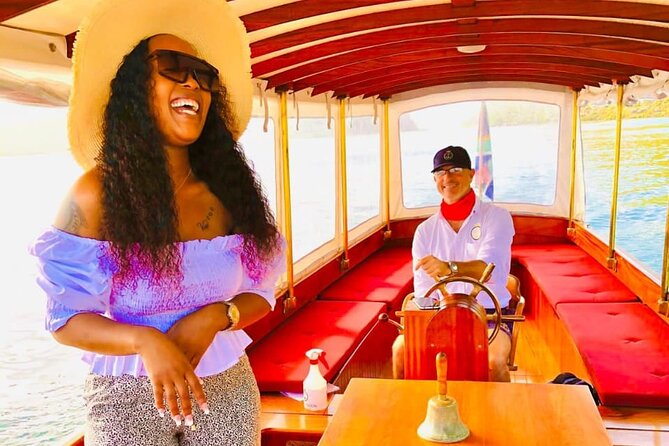 Knysna Boat Cruise aboard Coquette - Drinks and onboard comfort at a relaxed pace