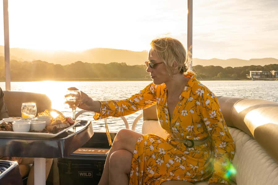Knysna Lagoon: Pontoon Sunset Cruise - The boat and the pace: Tom Cruiser pontoon comfort