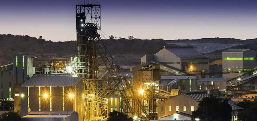Pretoria: Cullinan Surface Diamond Mine Walking Tour - Stop by Stop: Diamond Display Room and the Big Story