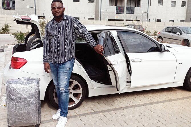 Private Cape Town International Airport Transfer - The ride itself: air-conditioning, bottled water, and a quick city intro