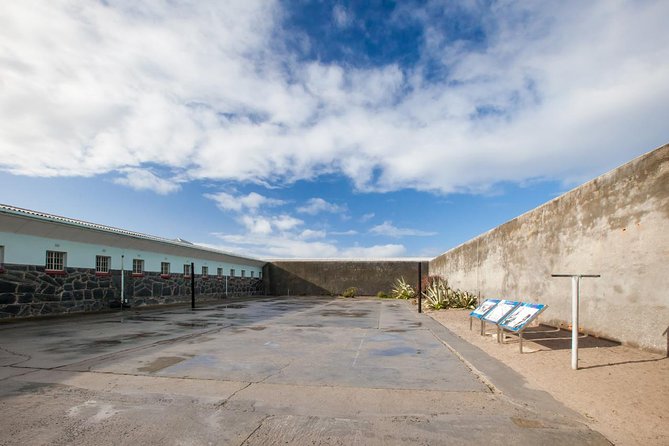 Robben Island Tour - Hotel Pick-Ups & stops at interesting places pre/post tour - The pre and post city stops that turn transfers into sightseeing