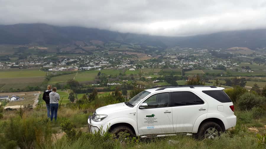 Stellenbosch: 4x4 Winelands Private Experience - From Franschhoek and Banghoek viewpoints to Stellenbosch vineyards