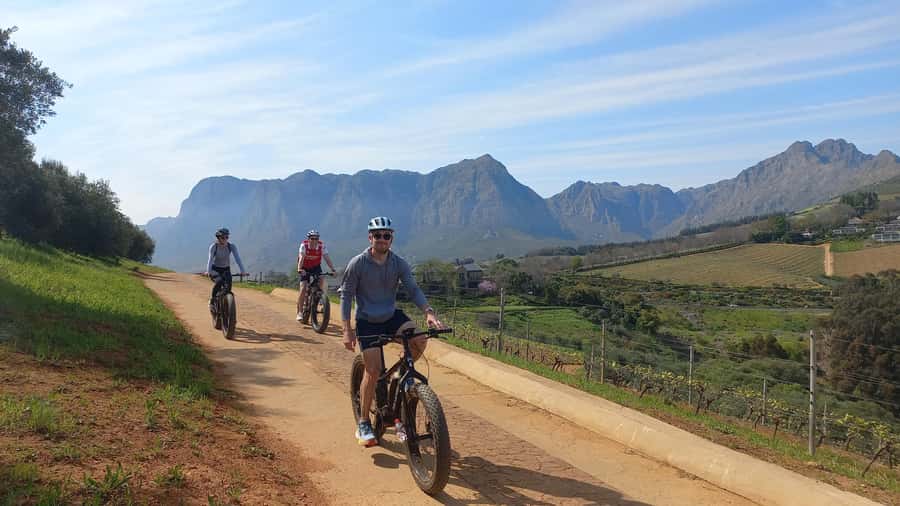 Stellenbosch: Stellenbosch Private E-Bike & Wine Tour - Banhoek Lodge: the simple start that sets the tone