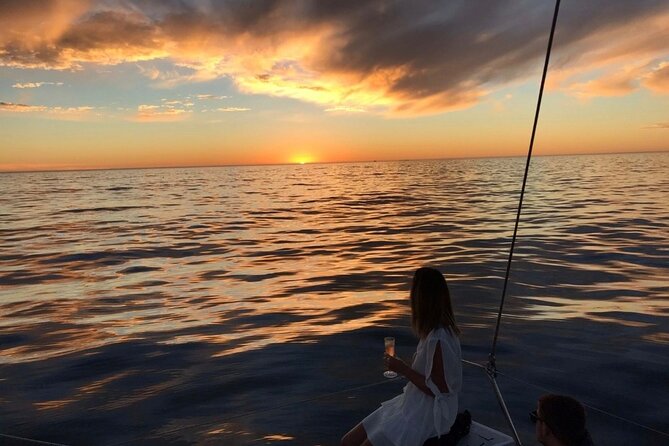 Sunset Champagne Cruise from Cape Town - What’s included: two glasses of sparkling wine and a cash bar