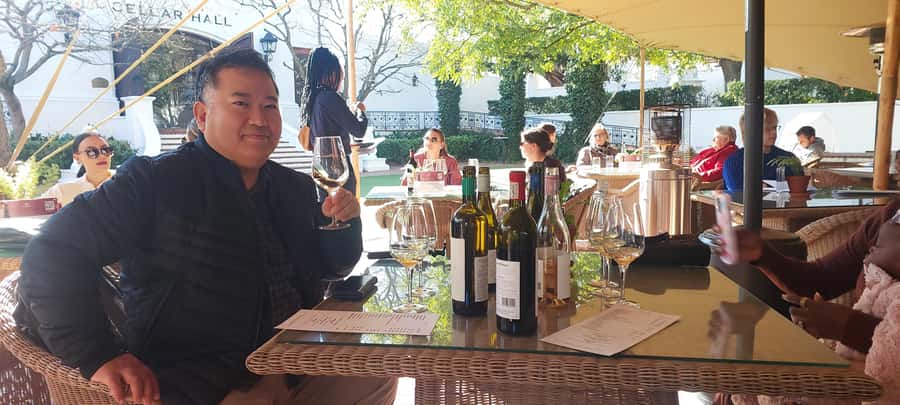 Table Mountain and Stellenbosch Wine tasting tour - A full-day mix of mountain views and Cape wine